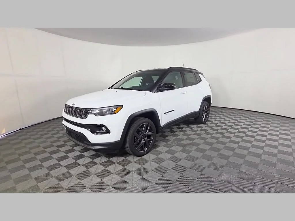 New 2026 Bright White Clear-Coat Exterior Paint Jeep Limited Altitude image 35