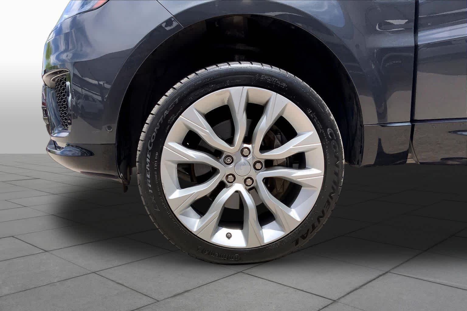Used 2019 Borealis Black Metallic Land Rover HSE image 11