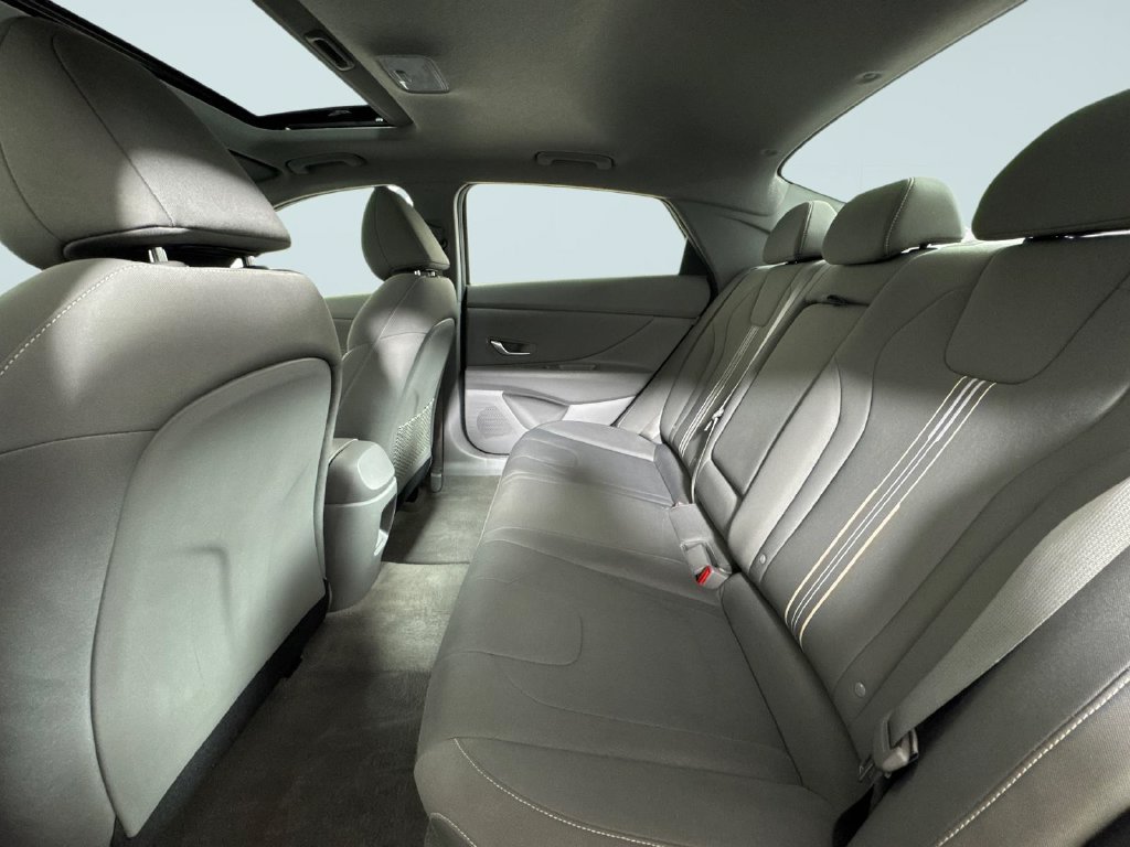 Used 2025 Gray Hyundai SEL Convenience image 12