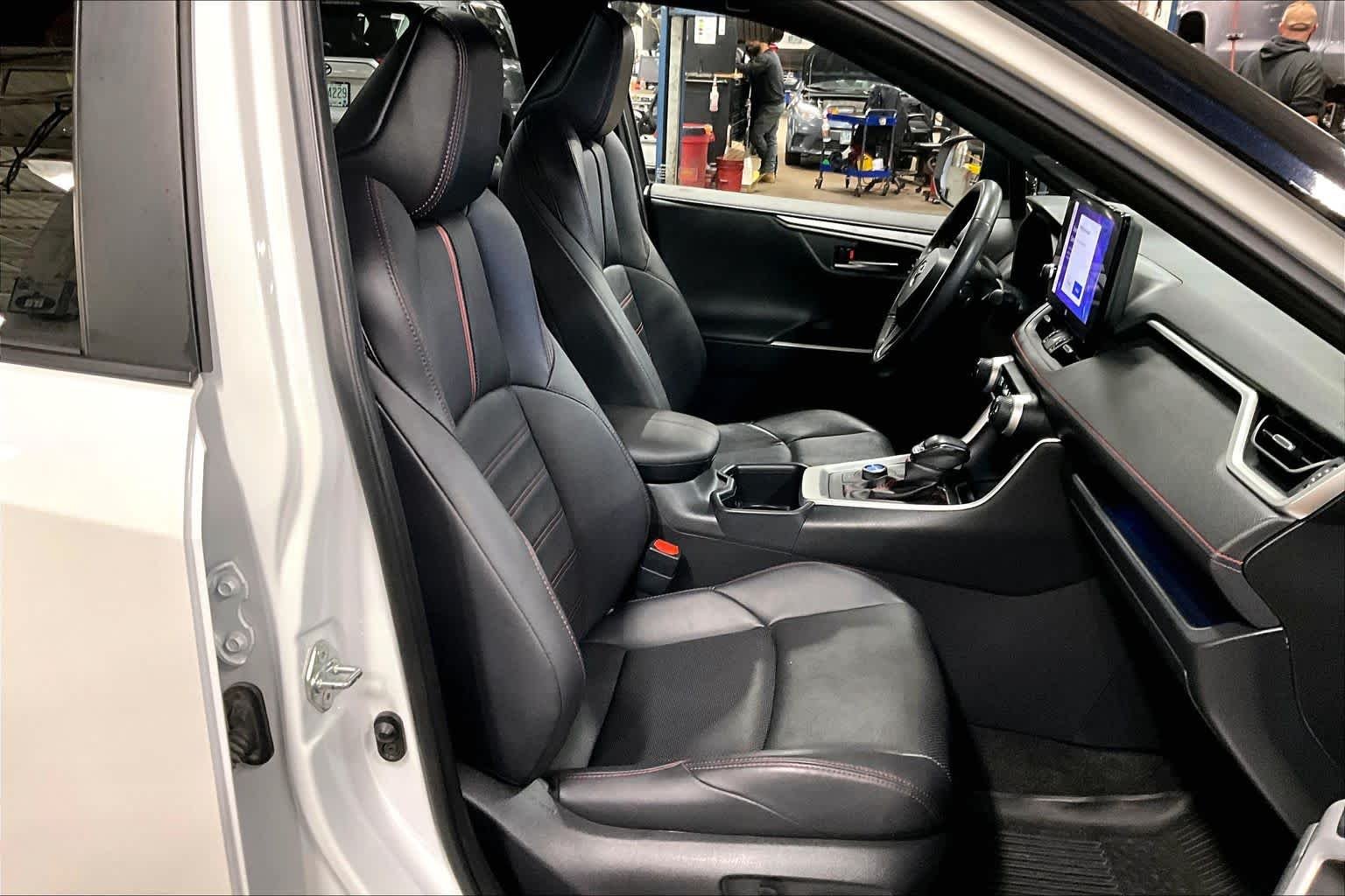 2023 Toyota RAV4 XSE - Photo 8