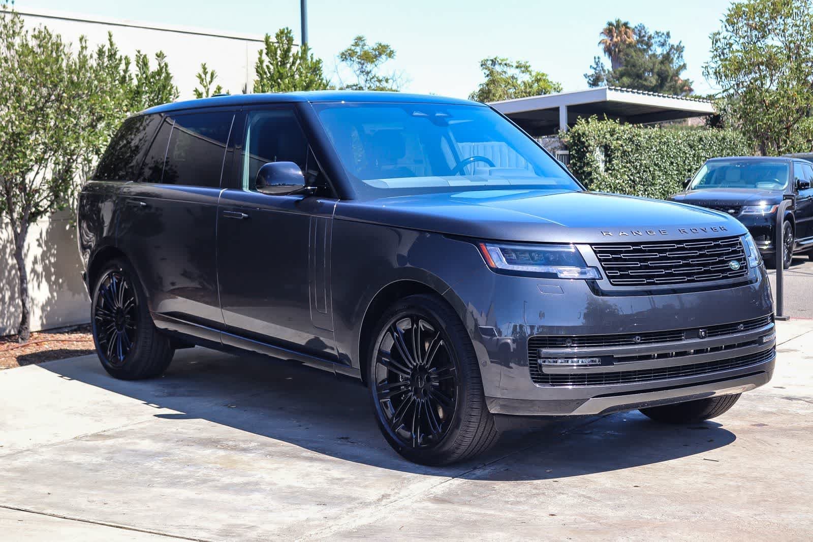 New 2026 Carpathian Grey Land Rover SE image 3