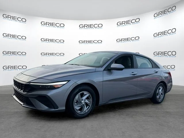 Used 2024 Metal Hyundai SE image 3