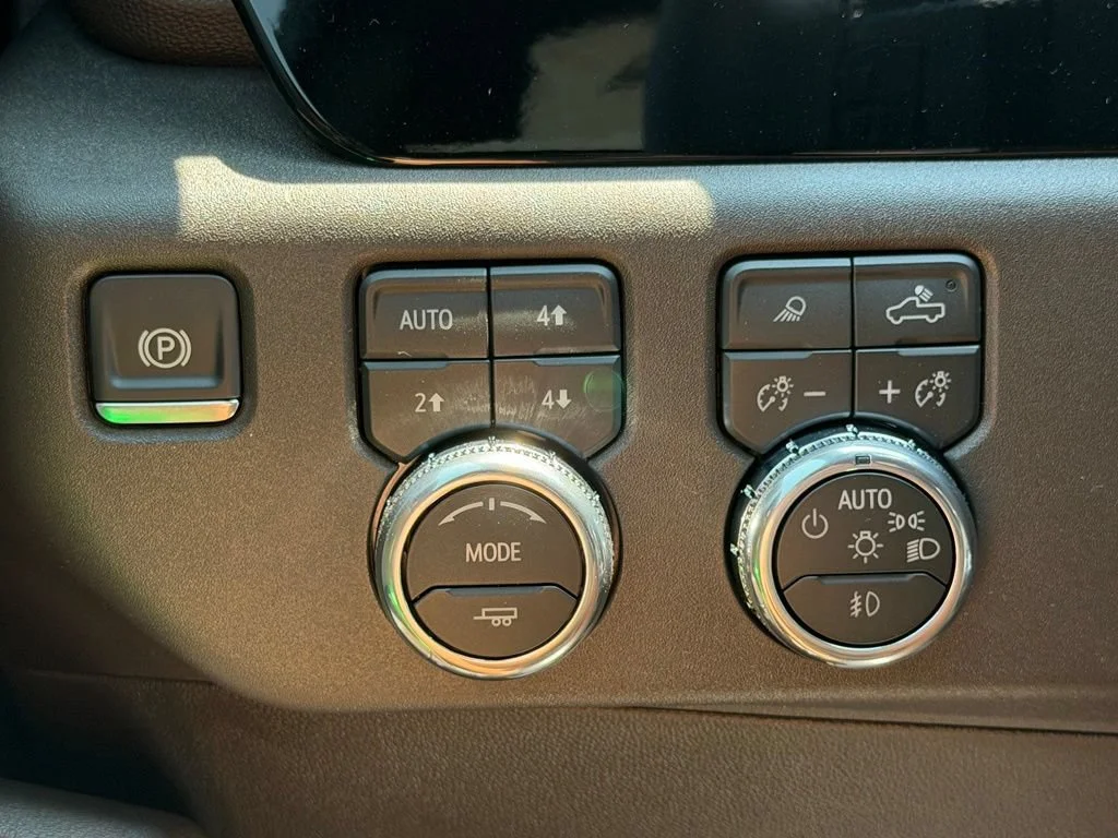 New 2026 Summit White GMC SLT image 9
