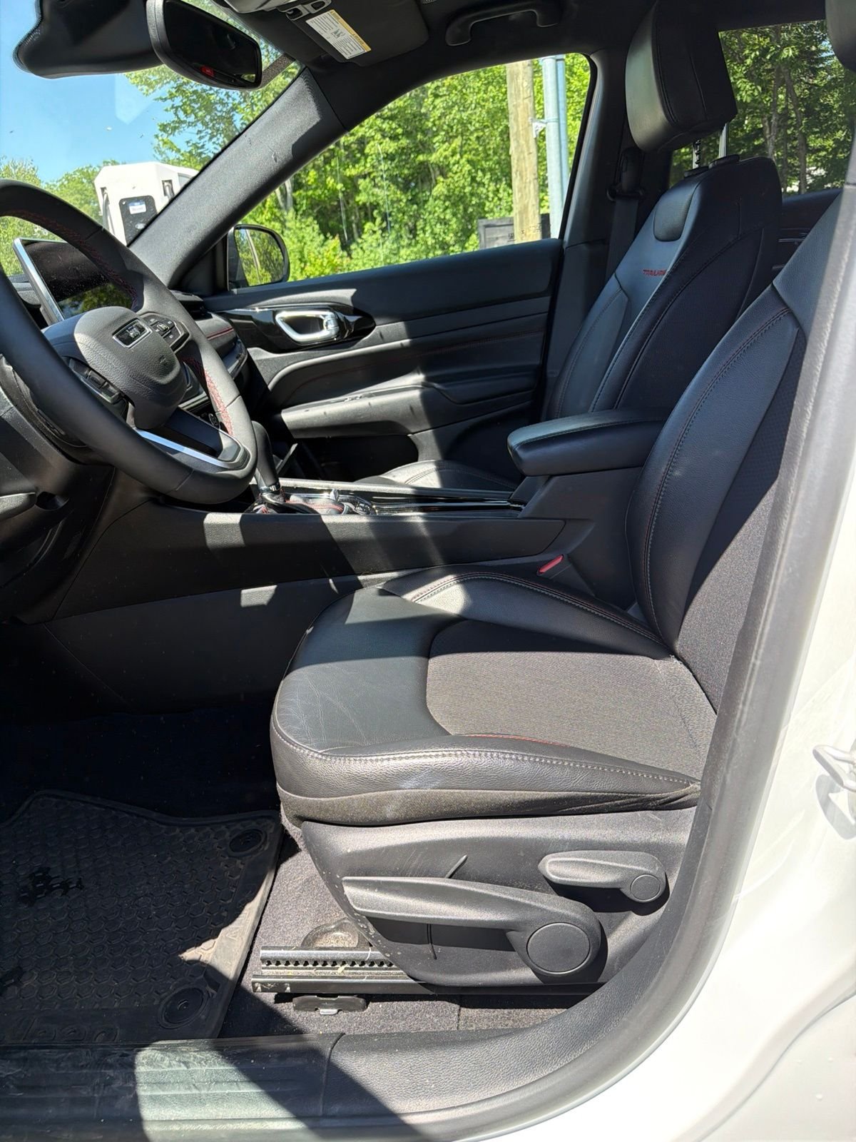 Used 2025 White Jeep Trailhawk image 18