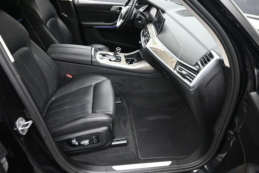 Certified Used 2022 Black BMW xDrive40i image 9