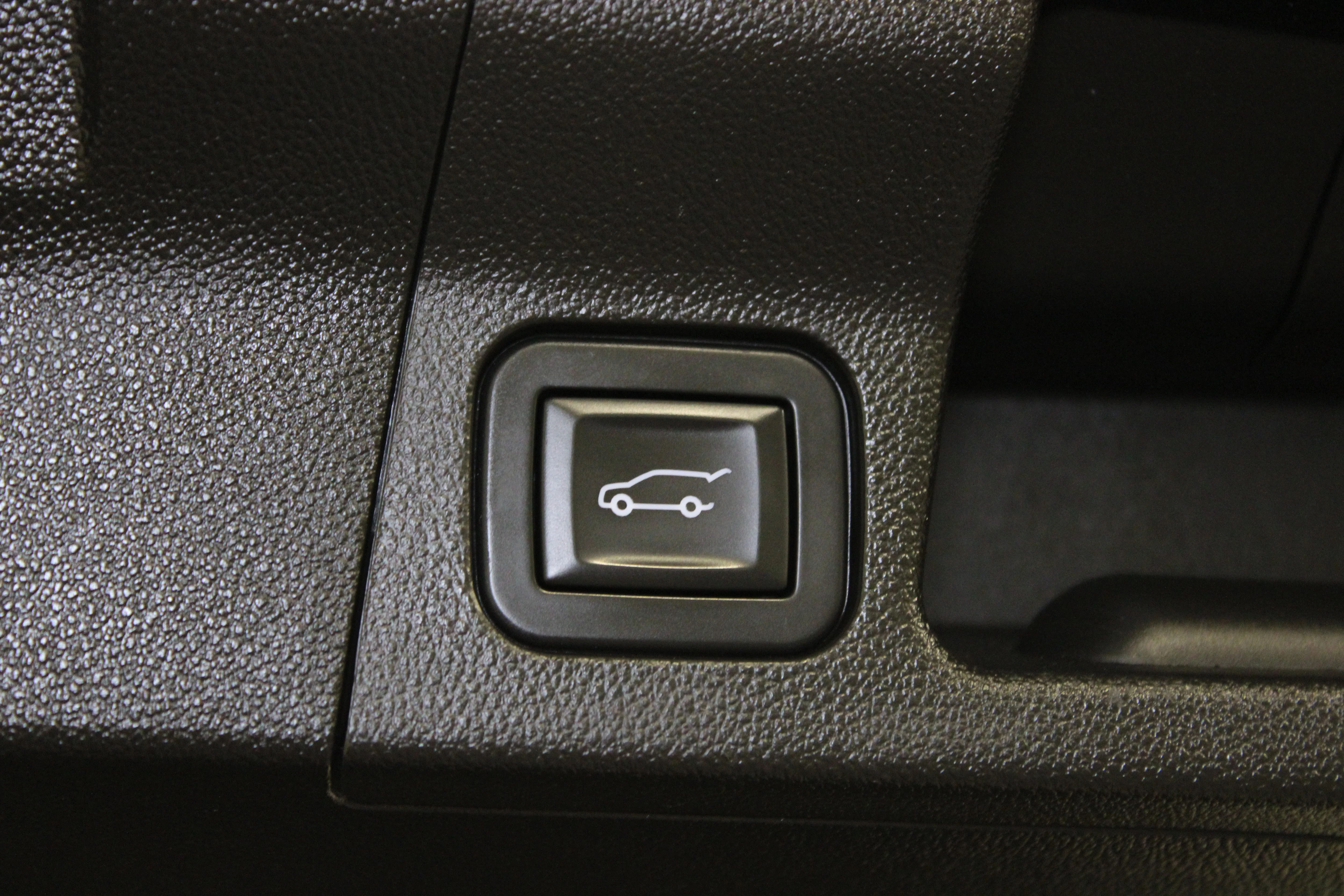 Used 2019 Iridium Metallic GMC SLT-1 image 16