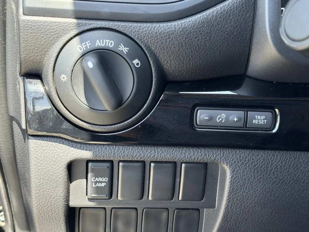 Used 2022 SUPER BLACK Nissan SV image 20