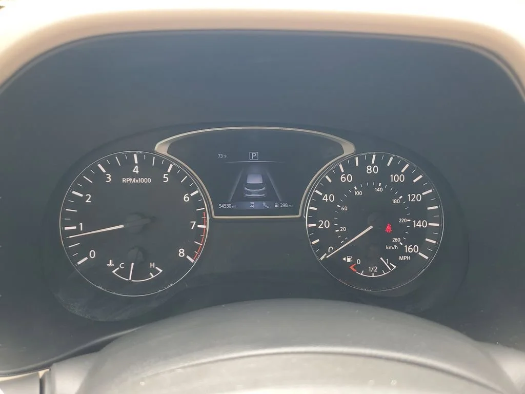 Used 2019 White Nissan Platinum image 22