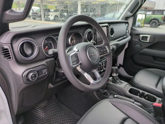 Used 2023 White Jeep Overland image 15