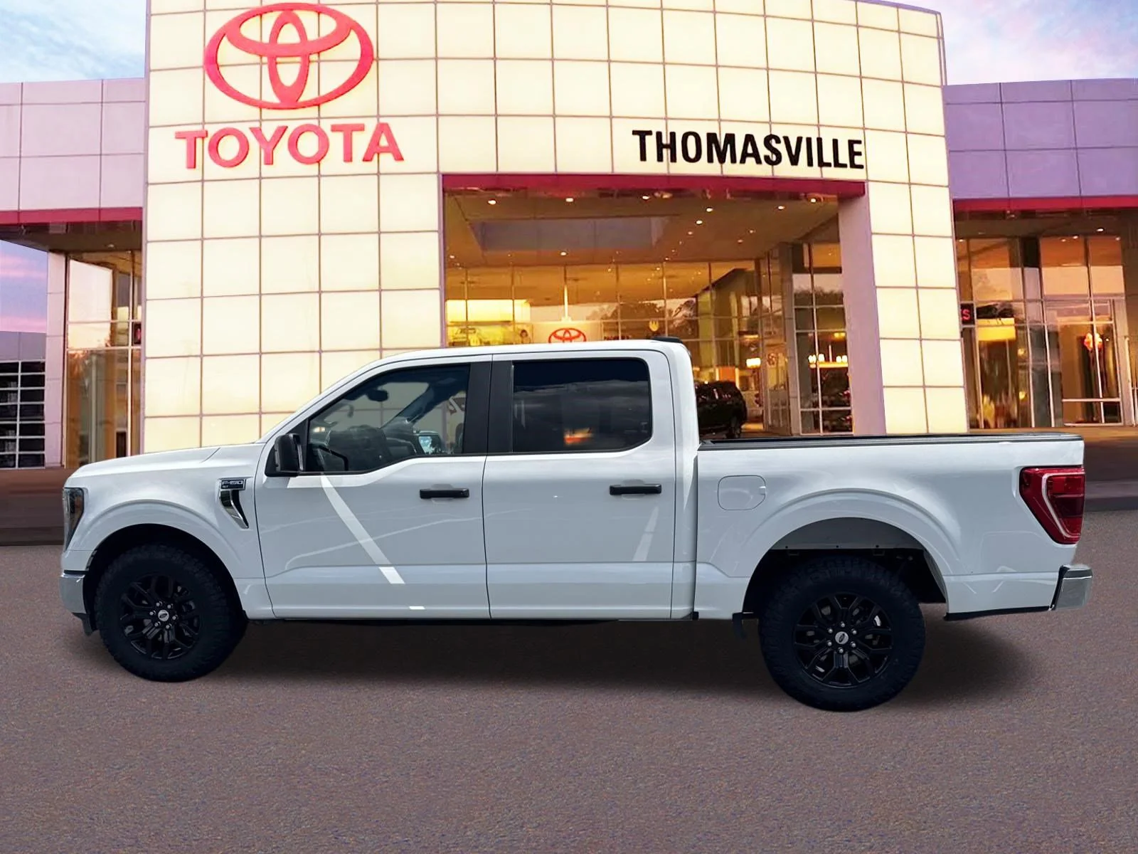 Used 2023 Oxford White Ford XLT image 8