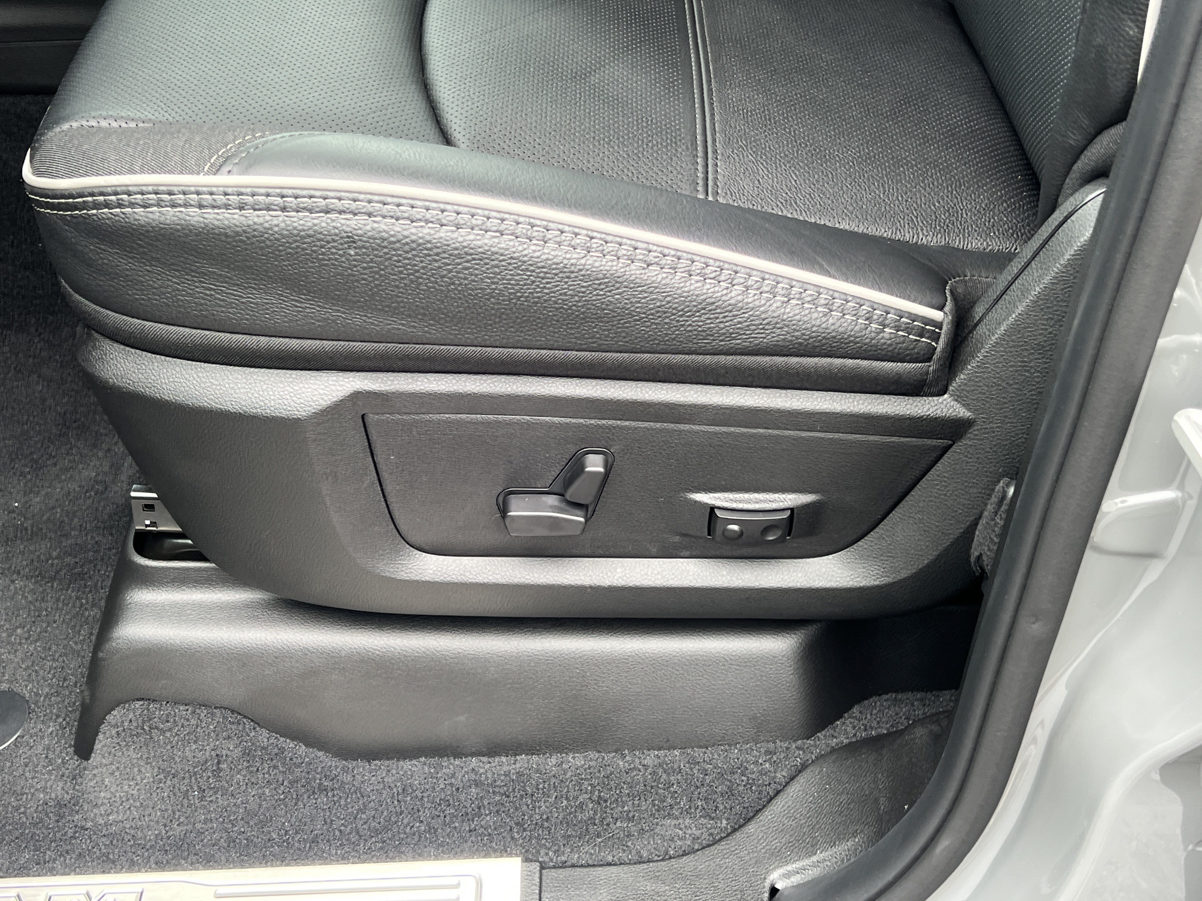 New 2026 Ceramic Gray Clearcoat Ram Limited image 12