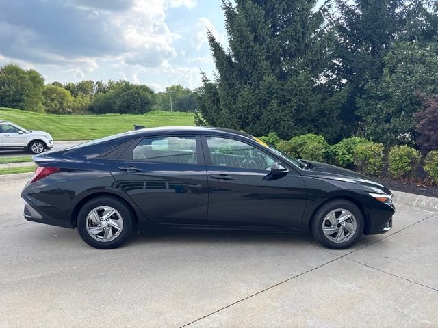 Certified Used 2024 Black Hyundai SE image 5