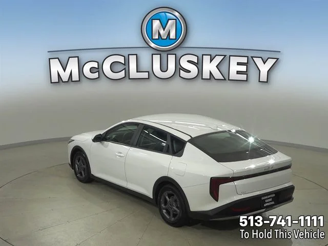 Used 2025 White Kia LXS image 21