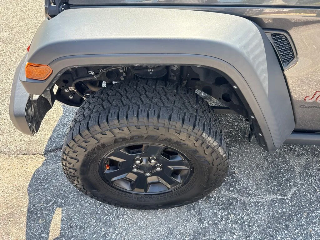 Used 2023 Gray Jeep Mojave image 2