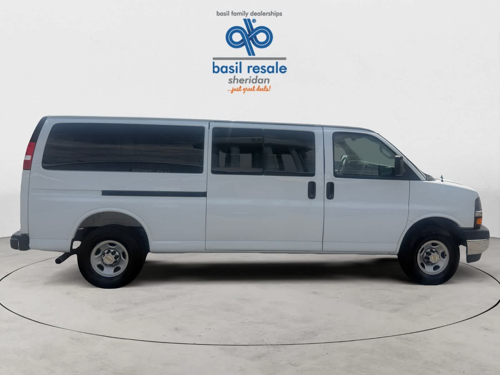 Used 2025 Summit White Chevrolet LT image 7