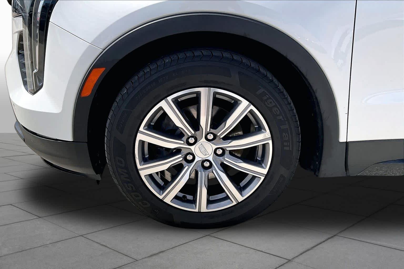 Used 2019 CRYSTAL WHITE TRICOAT Cadillac FWD Sport image 10