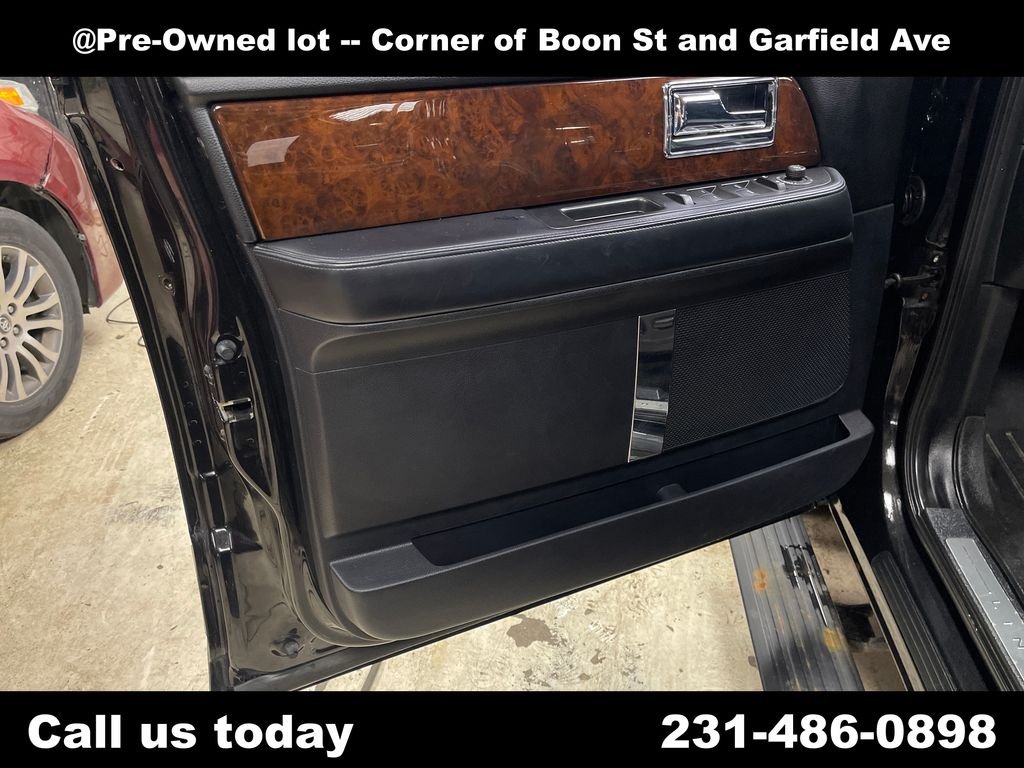 Used 2015 Black Lincoln Base image 15