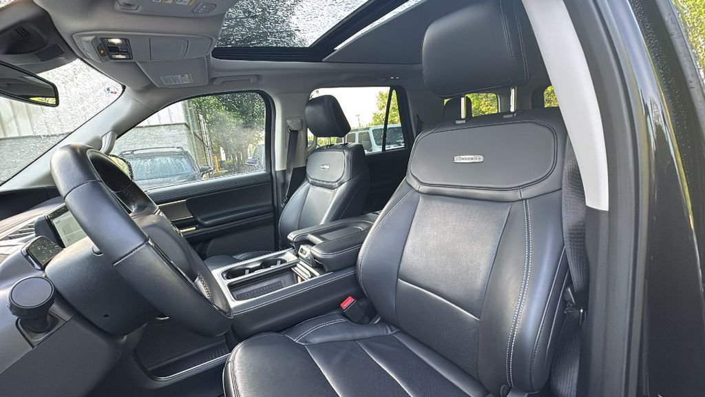 Used 2025 Black Metallic Ford Platinum image 30