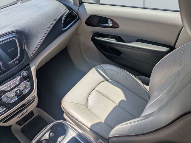 Used 2020 Silver Chrysler Limited image 18