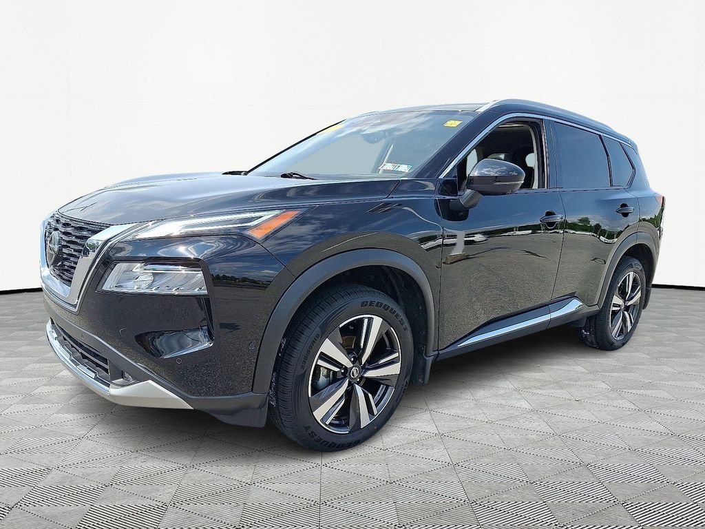 Used 2021 Black Nissan Platinum image 3