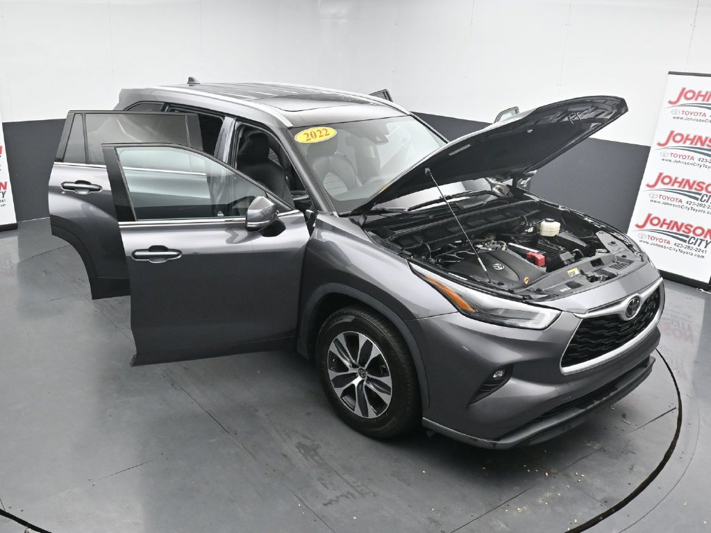 Used 2022 Gray Toyota XLE image 39