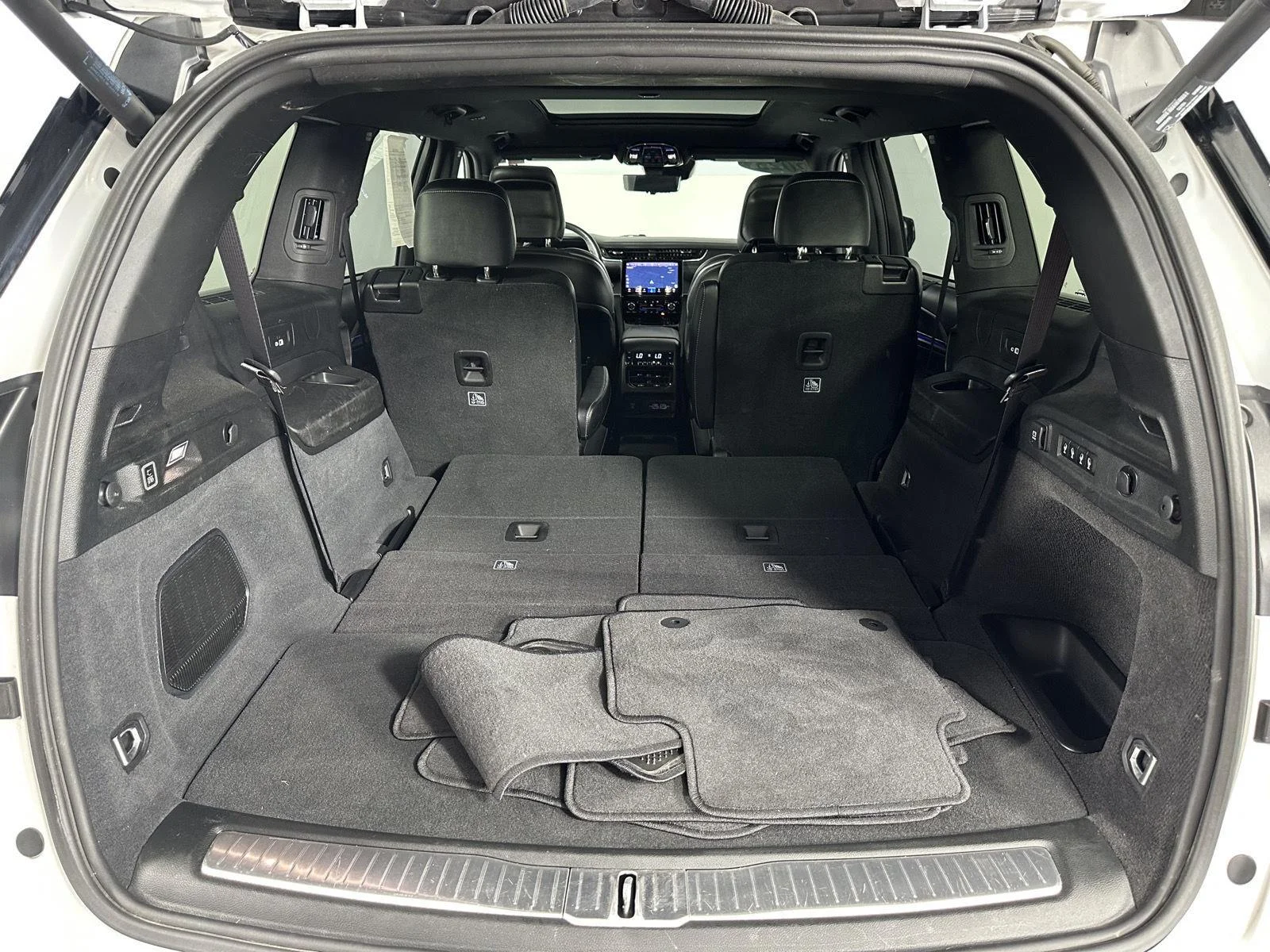 Used 2023 Bright White Clearcoat Jeep Overland image 28