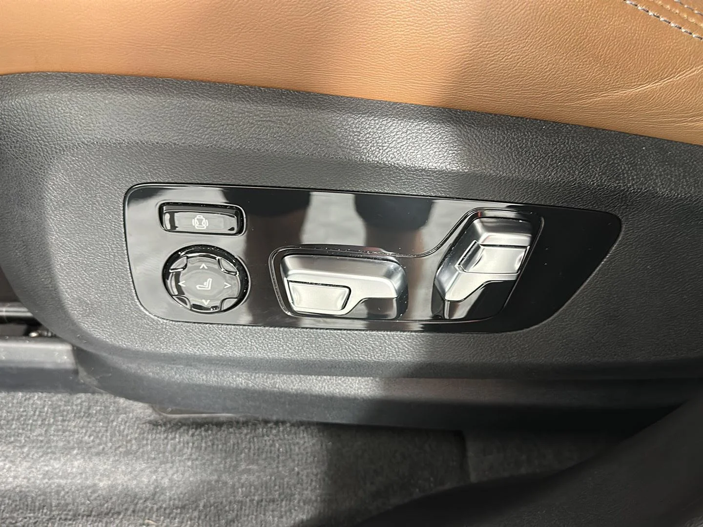 Used 2024 Black Sapphire Metallic BMW Competition image 12