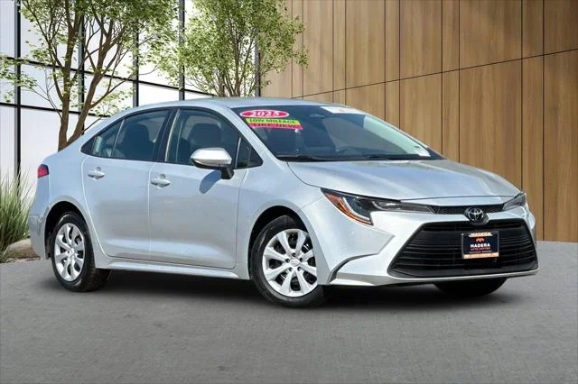 Certified Used 2025 Silver Toyota LE image 28