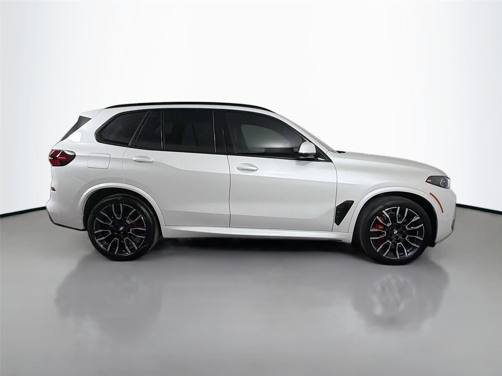 New 2026 Mineral White Metallic BMW xDrive40i image 4