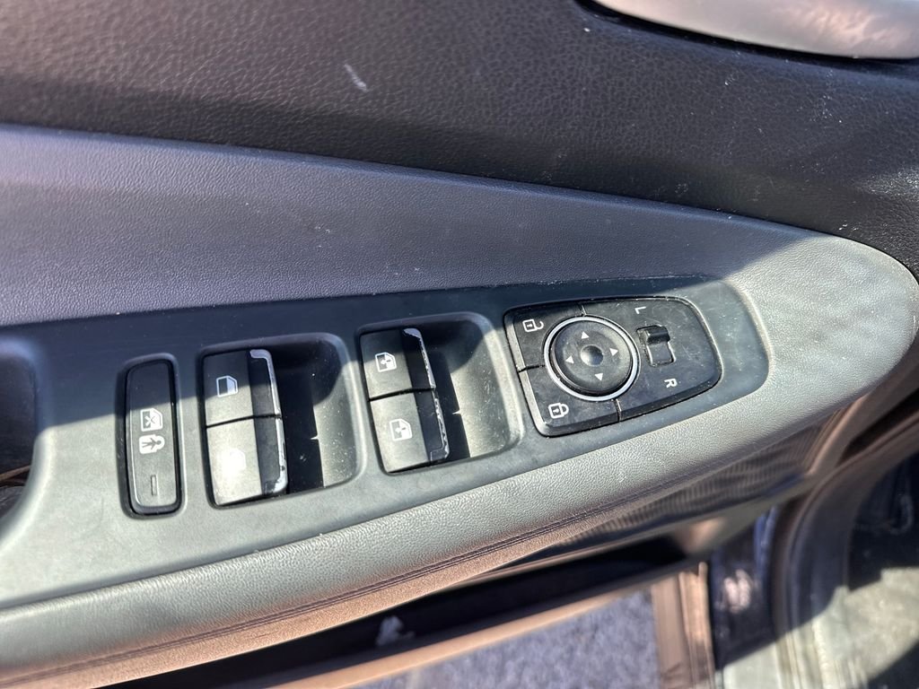 Used 2022 Black Hyundai SEL image 6