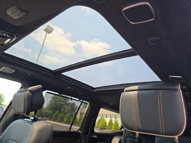 New 2026 Silver-Zynith Exterior Paint Jeep Summit Reserve image 8