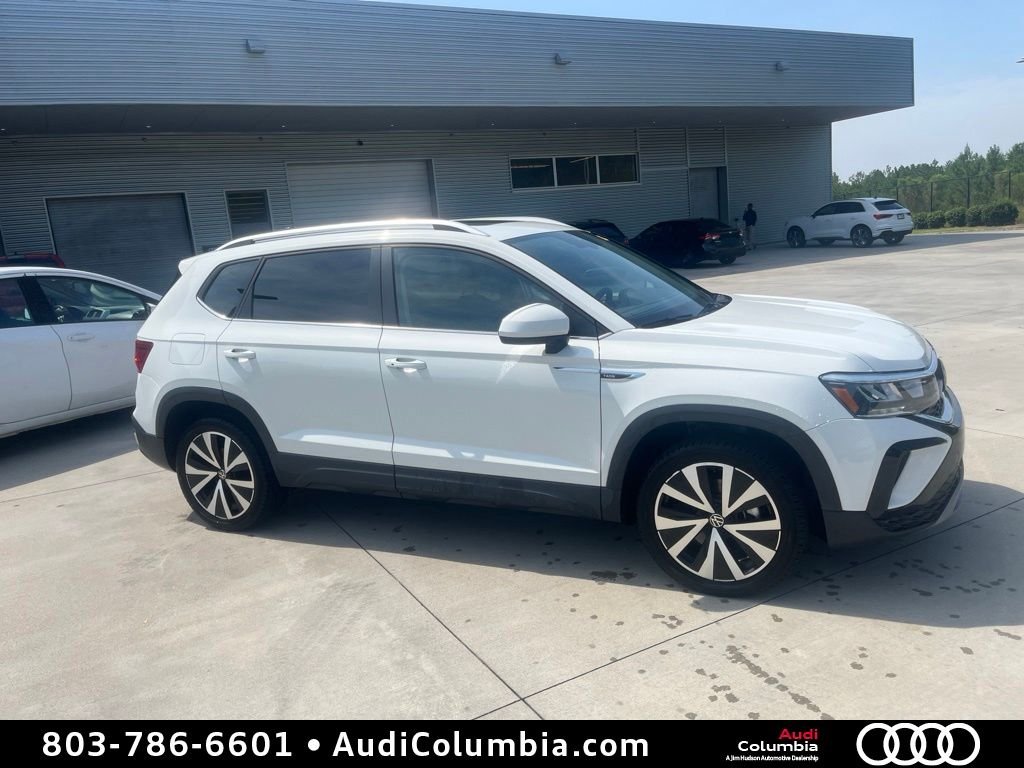 Used 2022 White Volkswagen 1.5T SE image 1