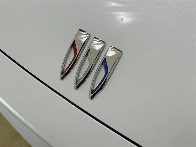 New 2026 Iridescent White Tricoat Buick Sport Touring image 30