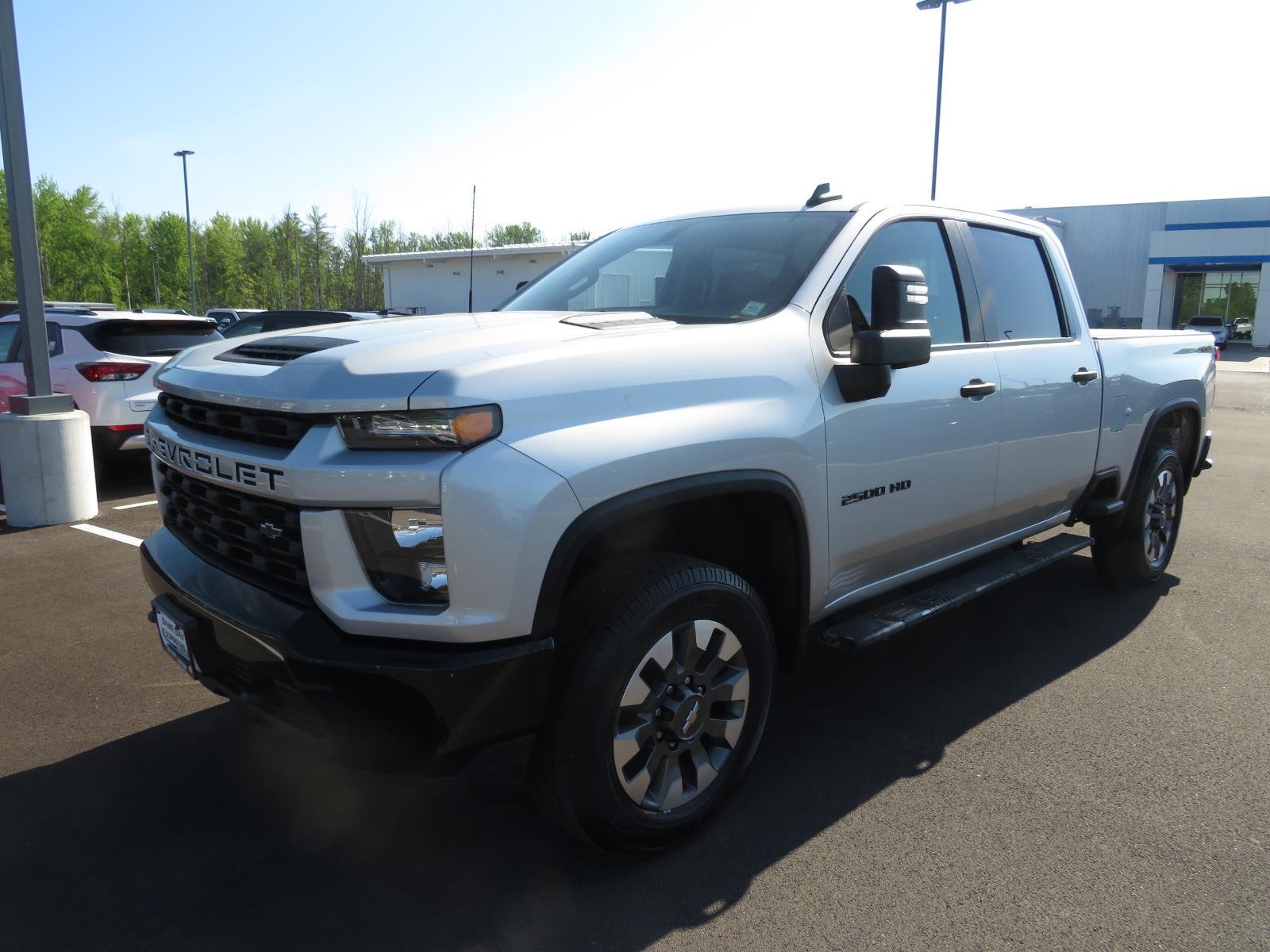 Used 2021 Silver Ice Metallic Chevrolet Custom image 13