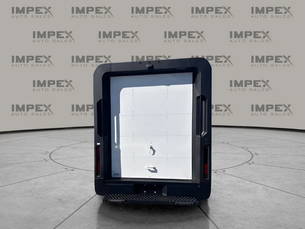 Used 2025 White Chevrolet 600 image 4