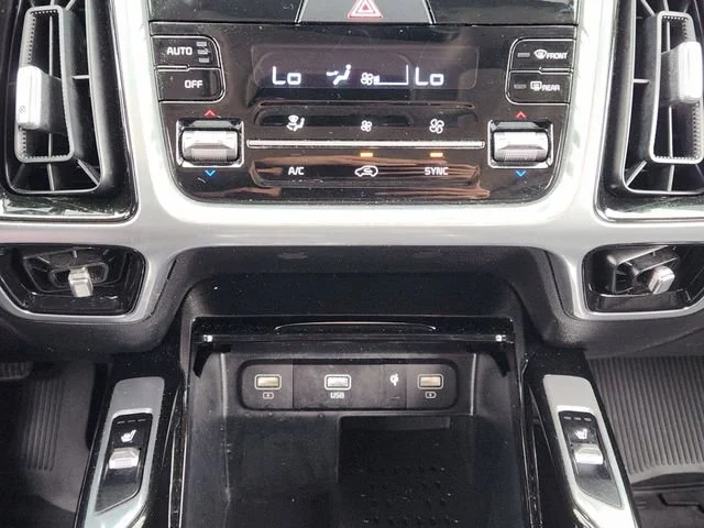 Used 2023  Kia SX image 19