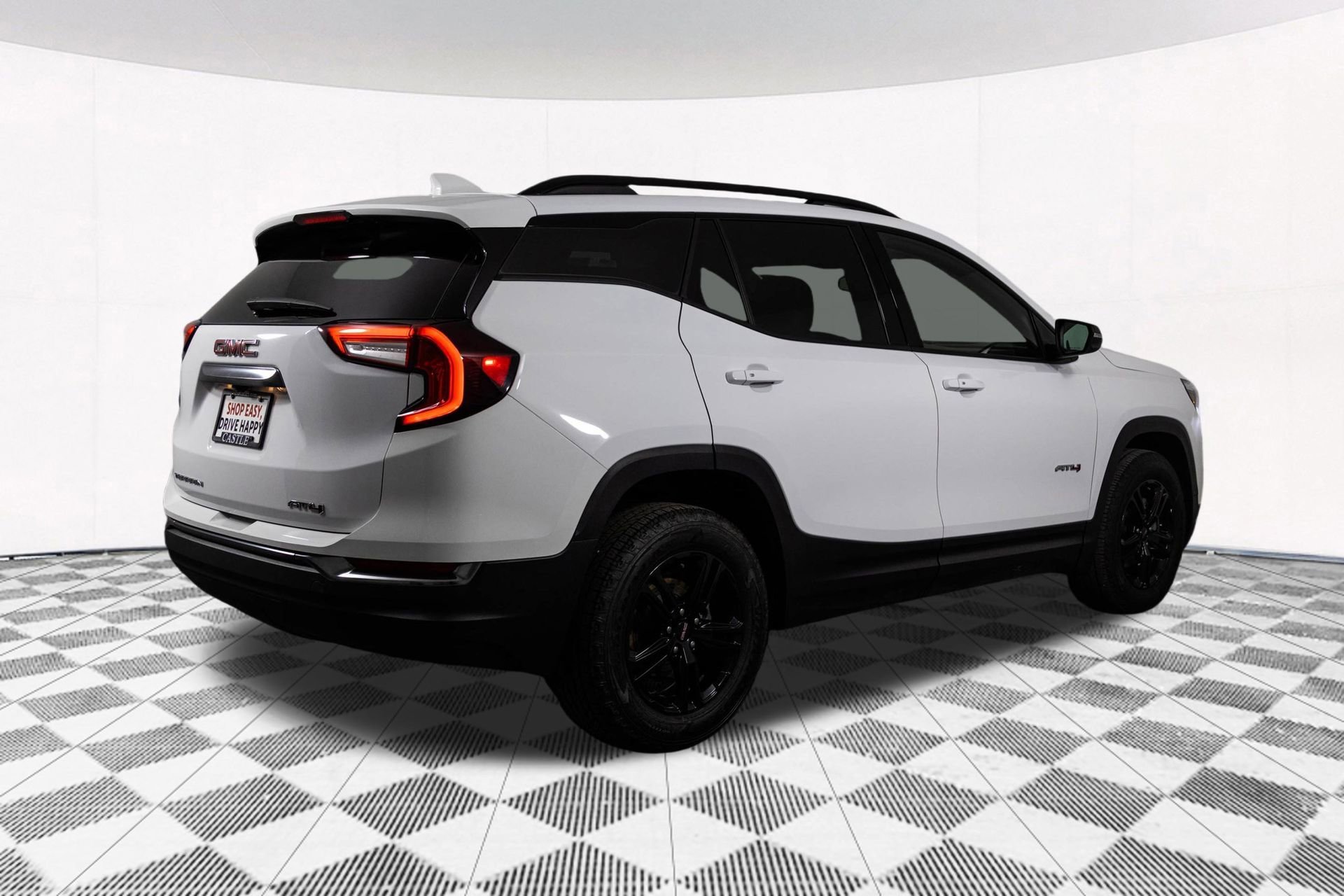 2023 GMC TERRAIN - Image 15