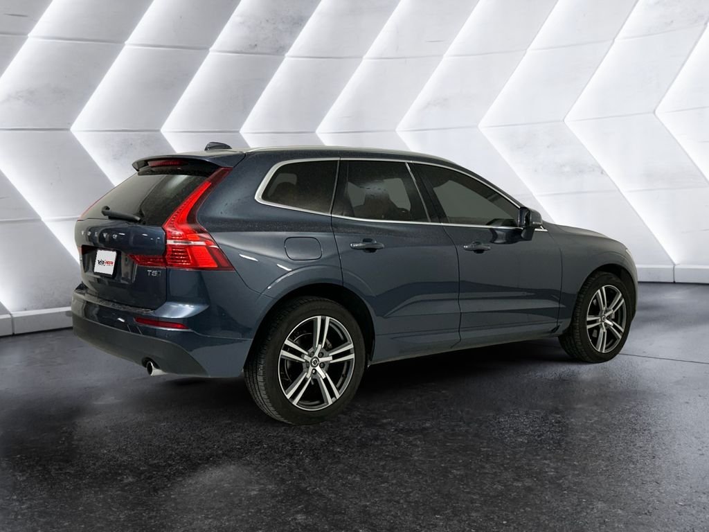 Used 2020 Blue Volvo T5 Momentum image 4