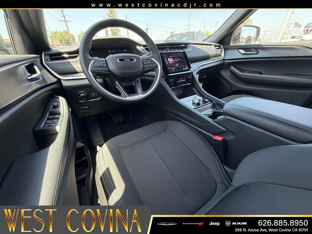 New 2026 Silver Zynith Jeep Laredo X image 30