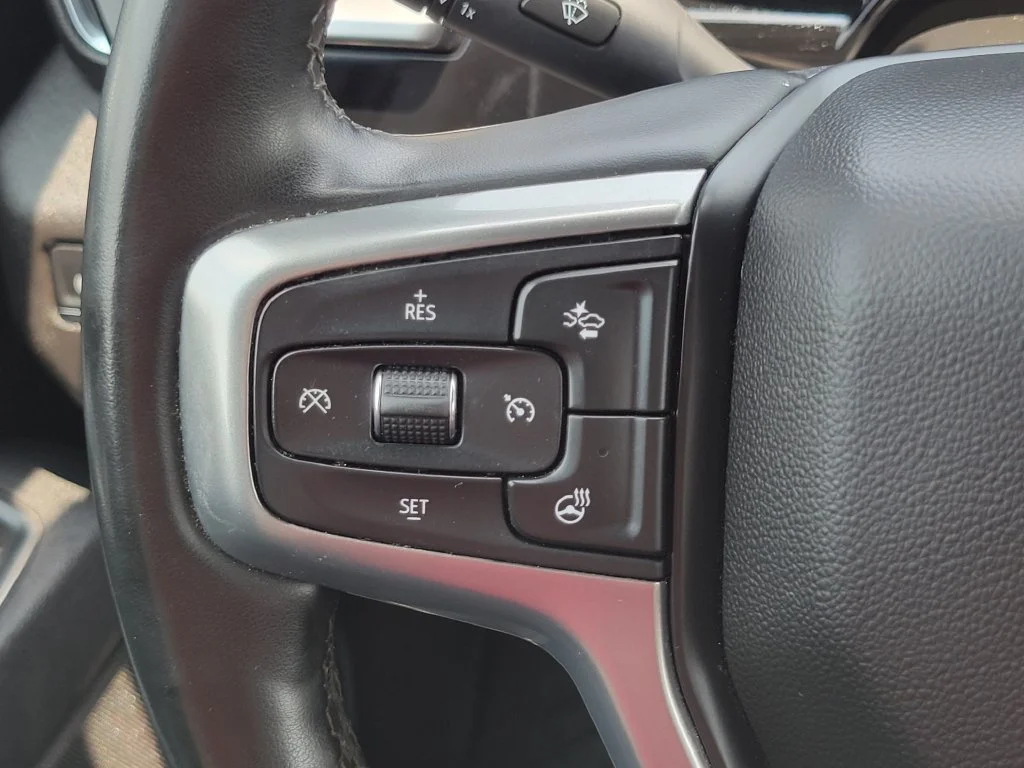 Used 2025 Summit White Chevrolet LT image 28