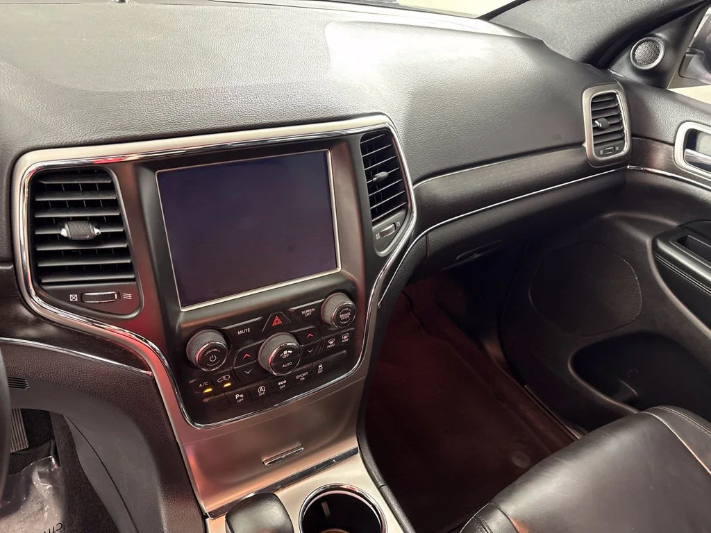 Used 2018 Gray Jeep Limited image 40