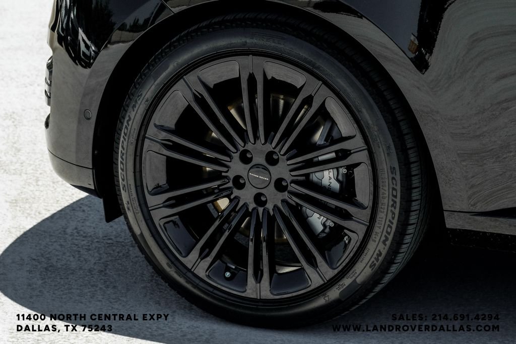 New 2026 Santorini Black Metallic Land Rover SE image 60