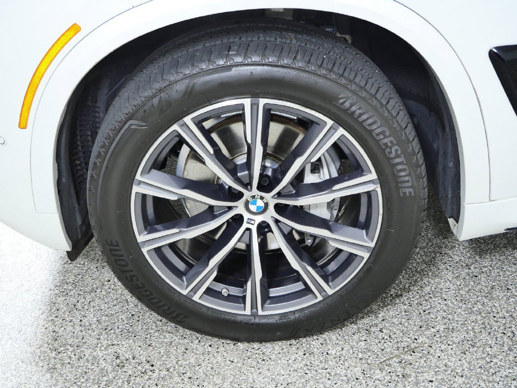 Certified Used 2025 Mineral White Metallic BMW xDrive40i image 21