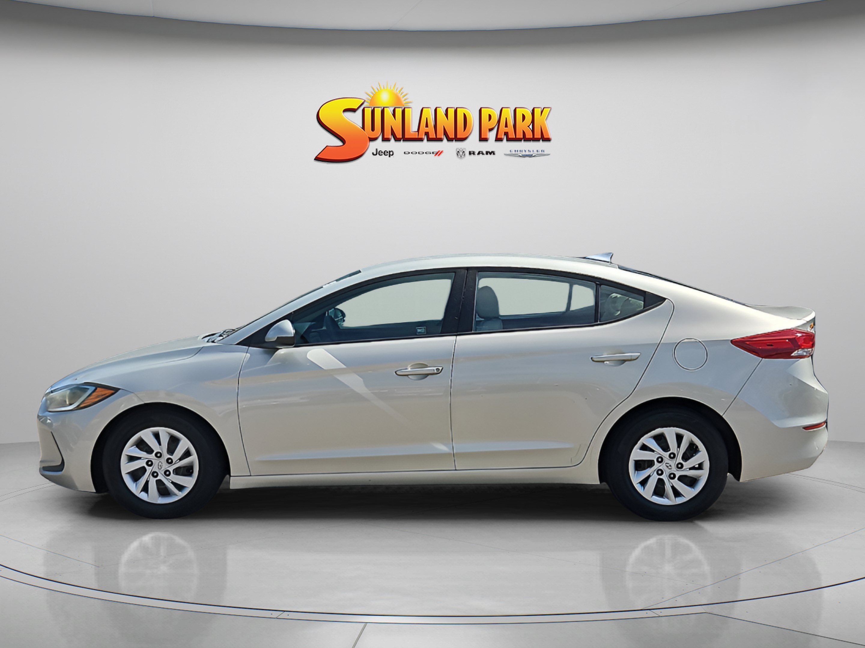 Used 2017 Mineral Beige Hyundai SE image 3