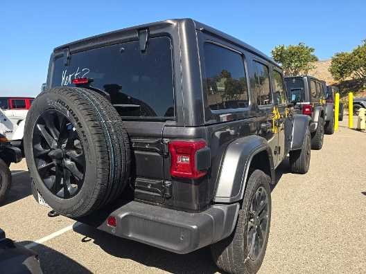 Used 2025 Granite Crystal Metallic Clearcoat Jeep Sahara image 3