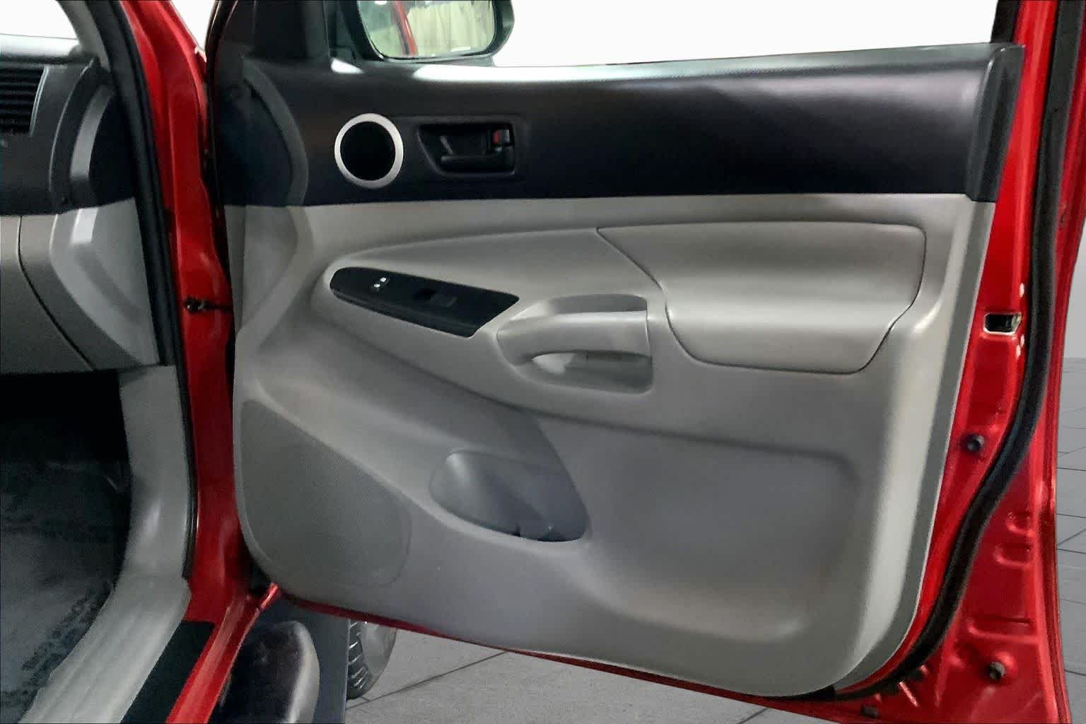 Used 2015 Barcelona Red Metallic Toyota  image 23