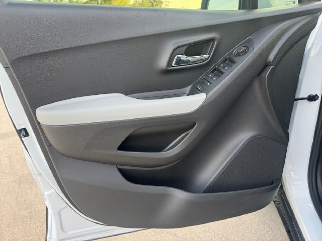 Used 2020 SUMMIT WHITE Chevrolet LT image 4