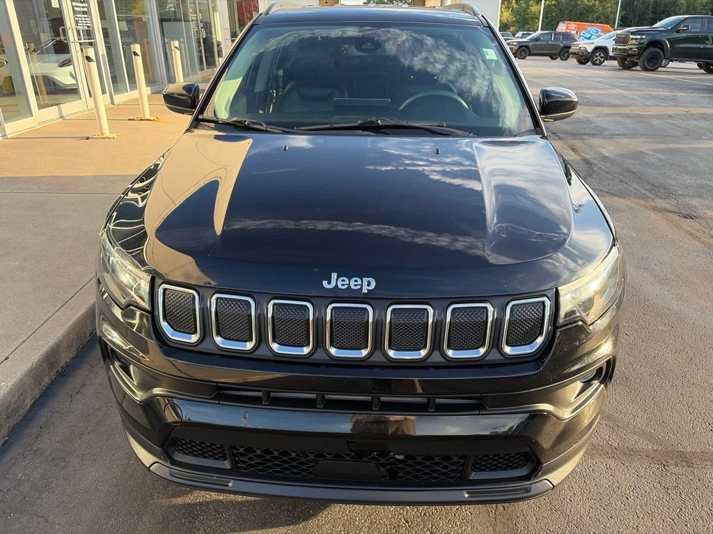 Used 2022 Black Jeep Latitude image 3