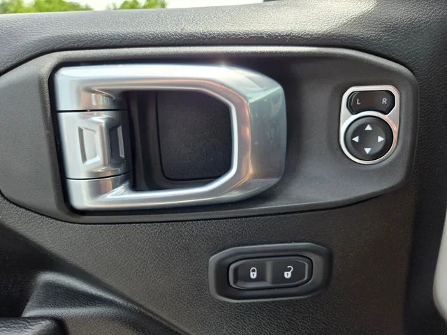 Used 2025 White Jeep Sport S image 36