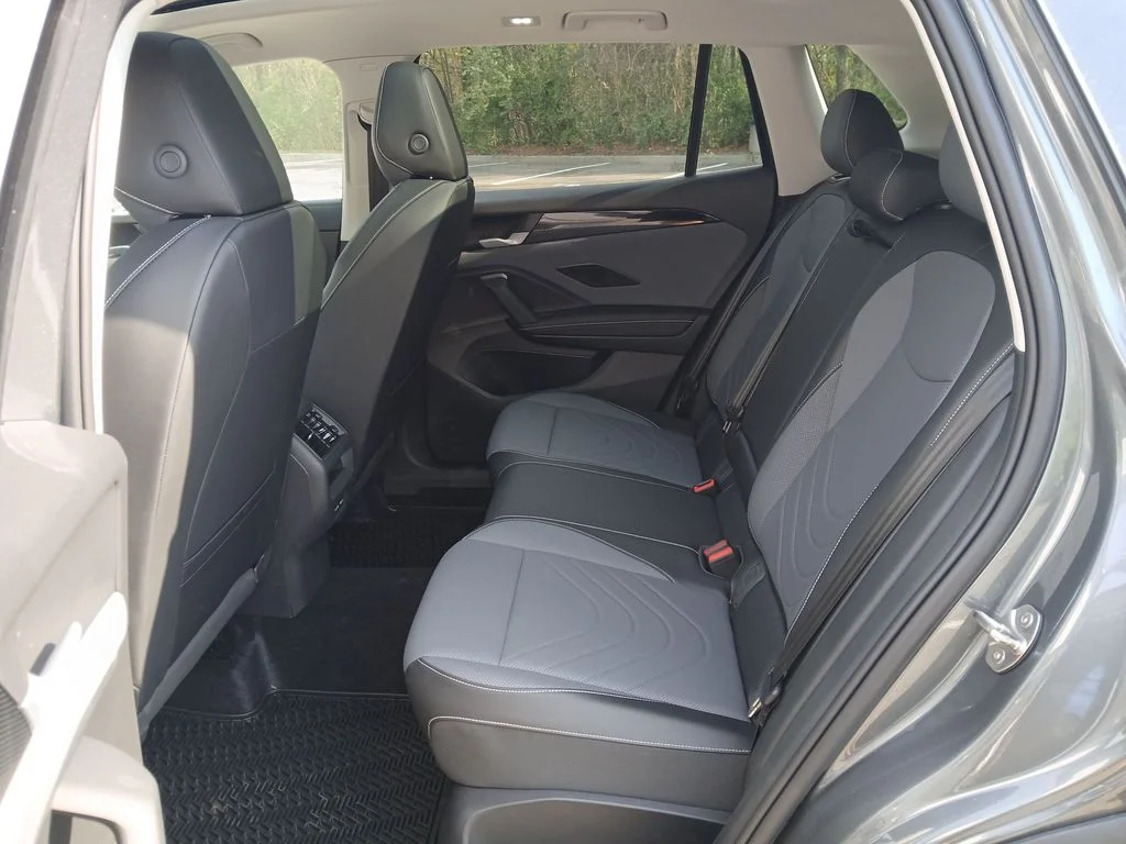 New 2026 Silver Volkswagen 2.0T SE image 24